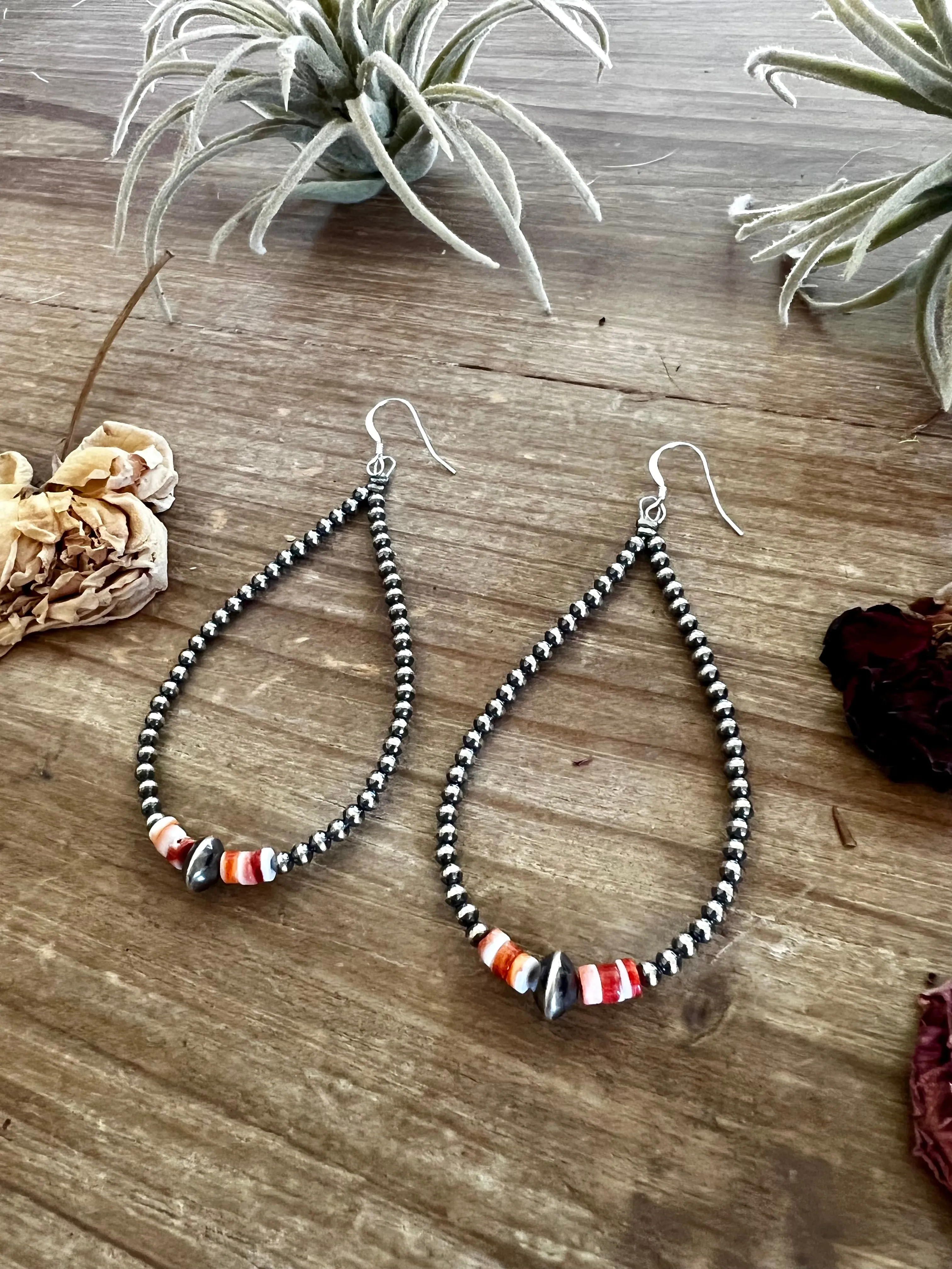3 mm teardrop earrings Sterling Silver Pearlsl with orange spiny