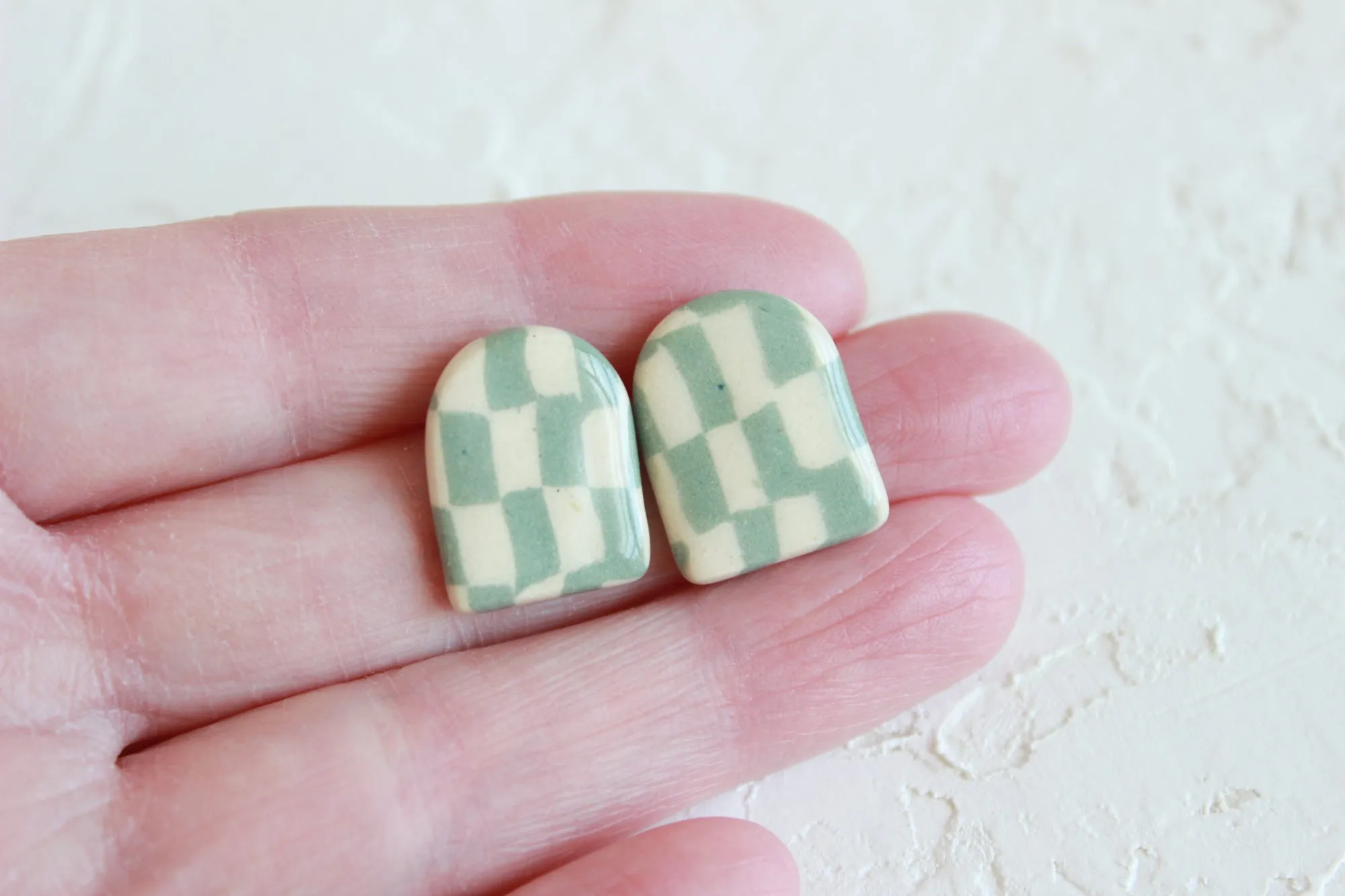 Checkered Arch Stud Earrings