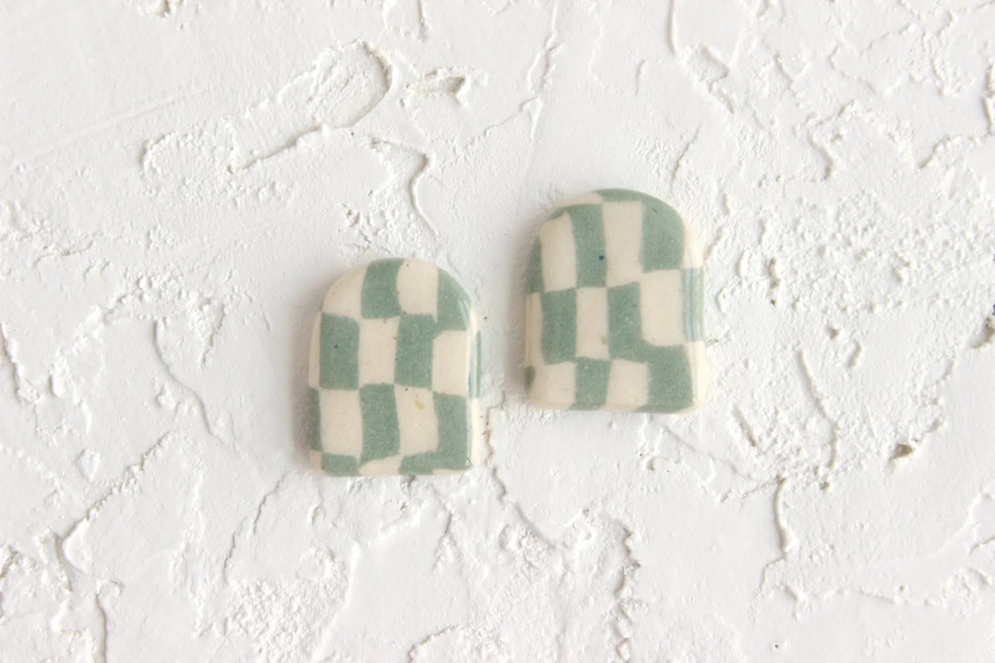Checkered Arch Stud Earrings