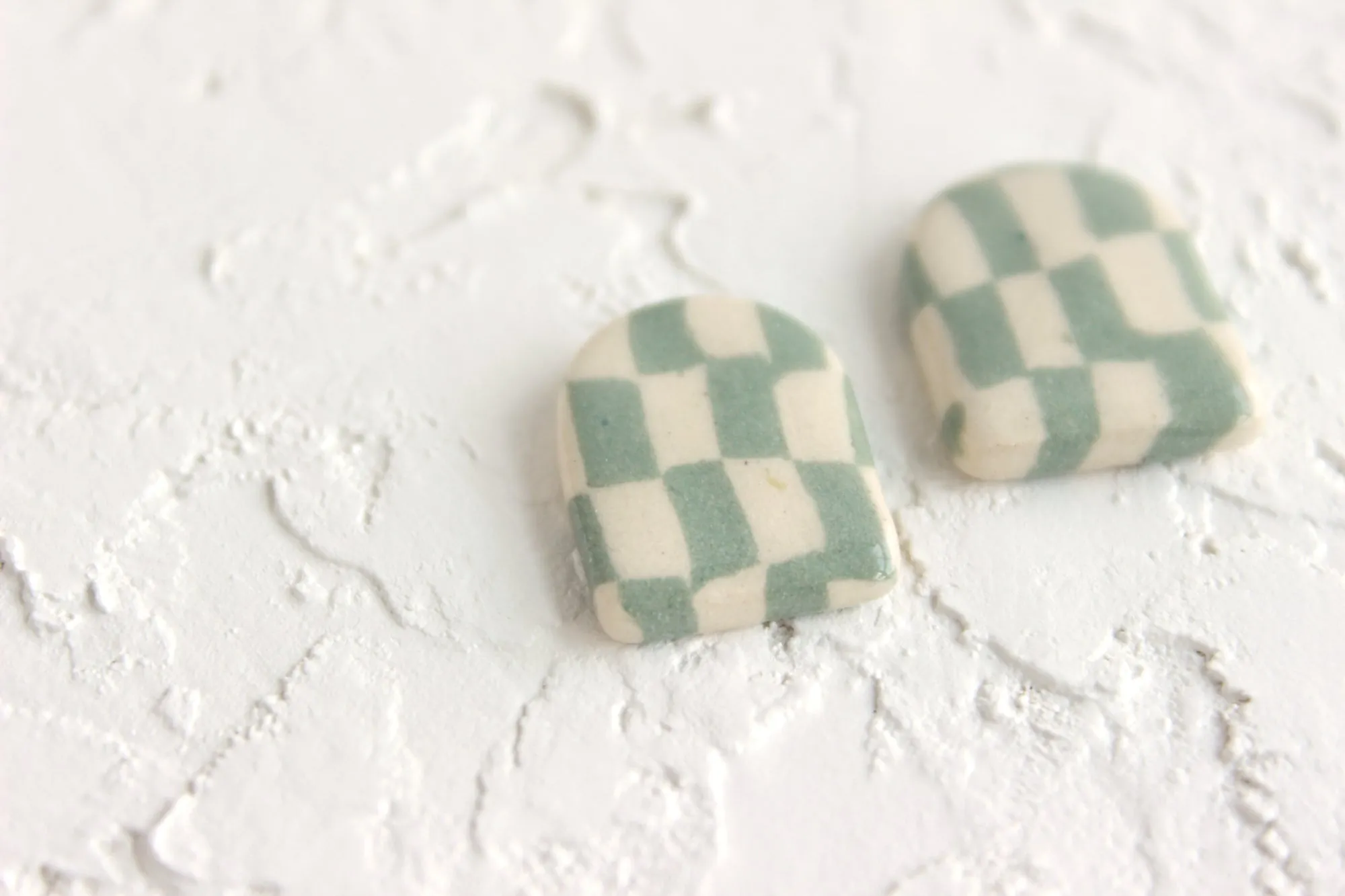 Checkered Arch Stud Earrings