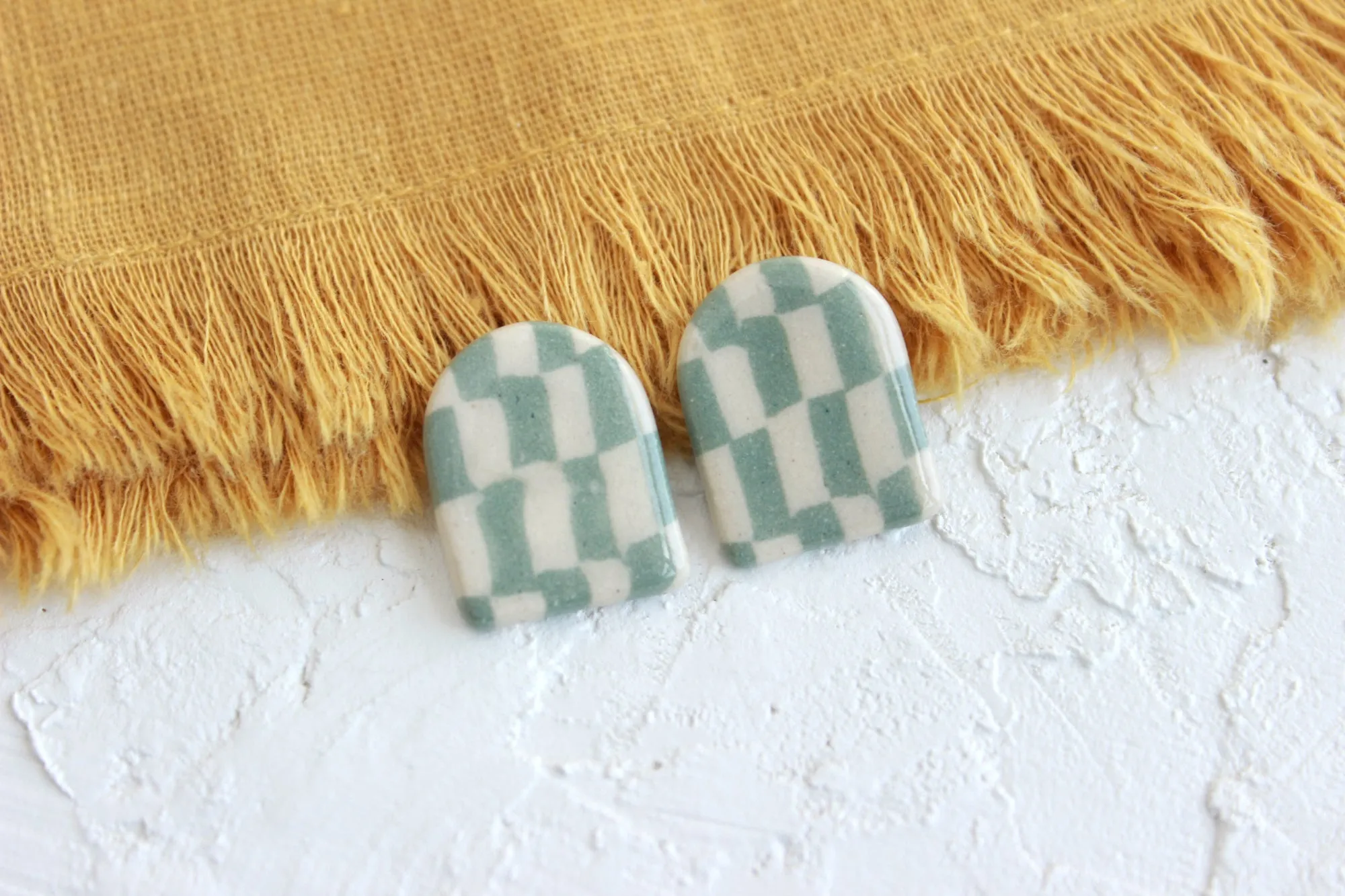 Checkered Arch Stud Earrings