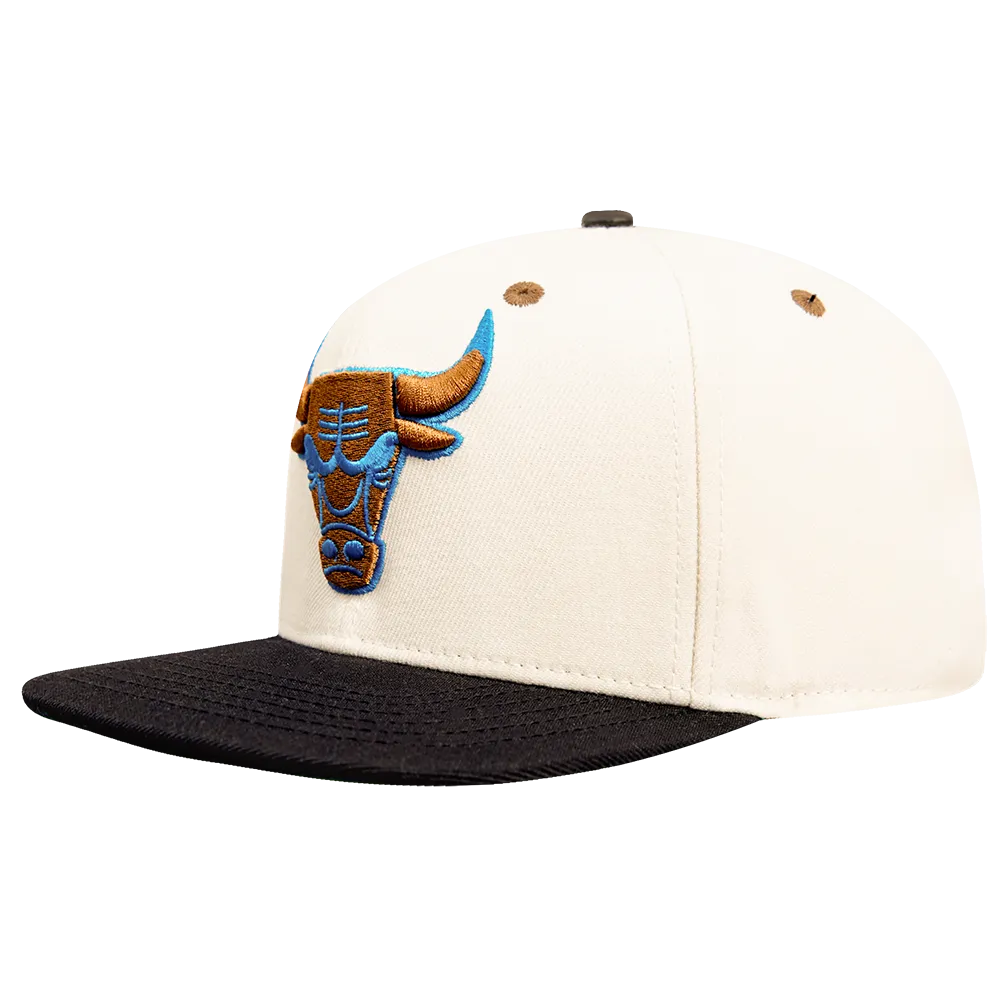 CHICAGO BULLS CHRONIC WOOL SNAPBACK HAT (EGGSHELL/ BLACK)