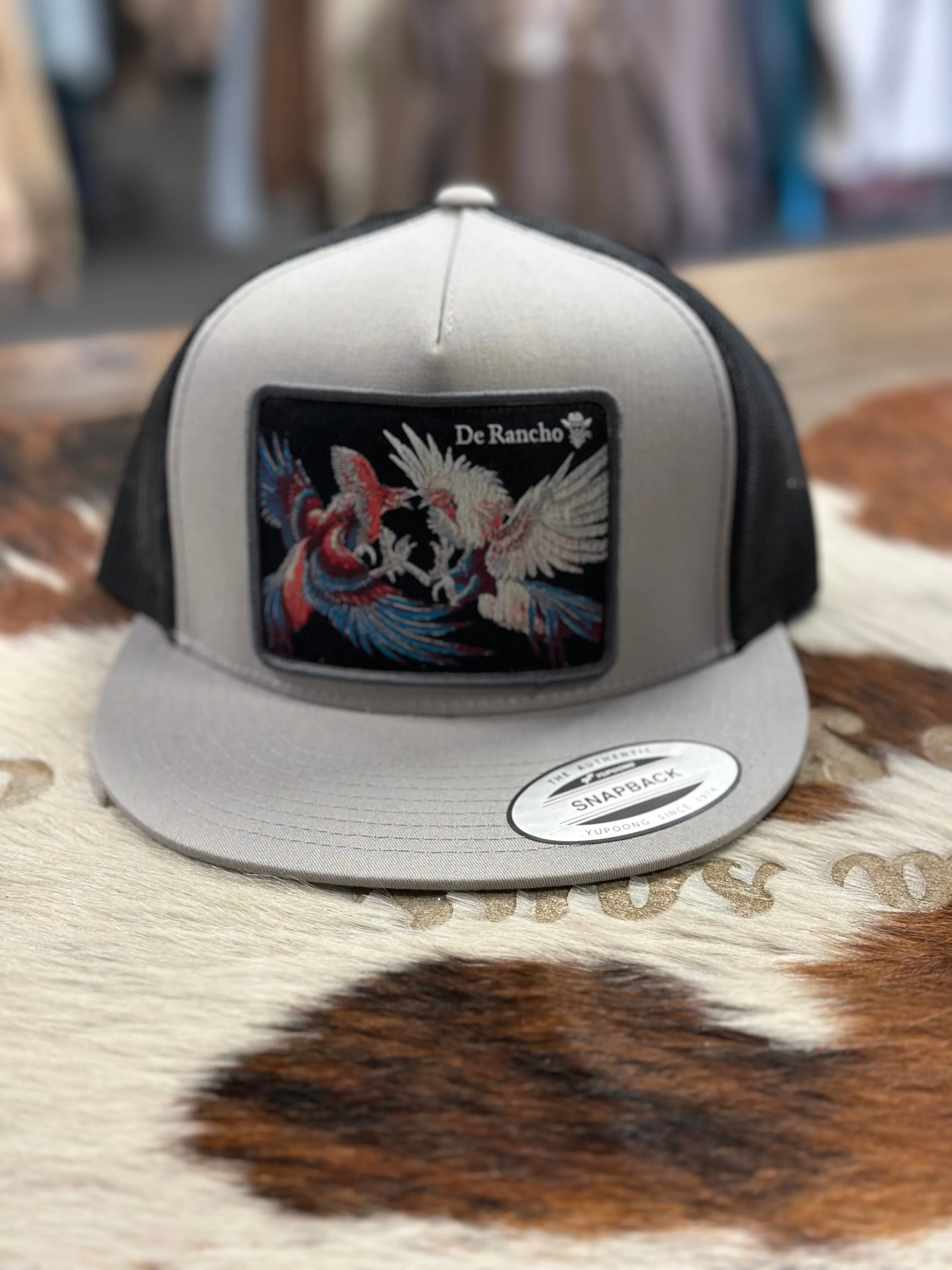 DE RANCHO FIGHTING ROOSTER (GREY/BLACK)