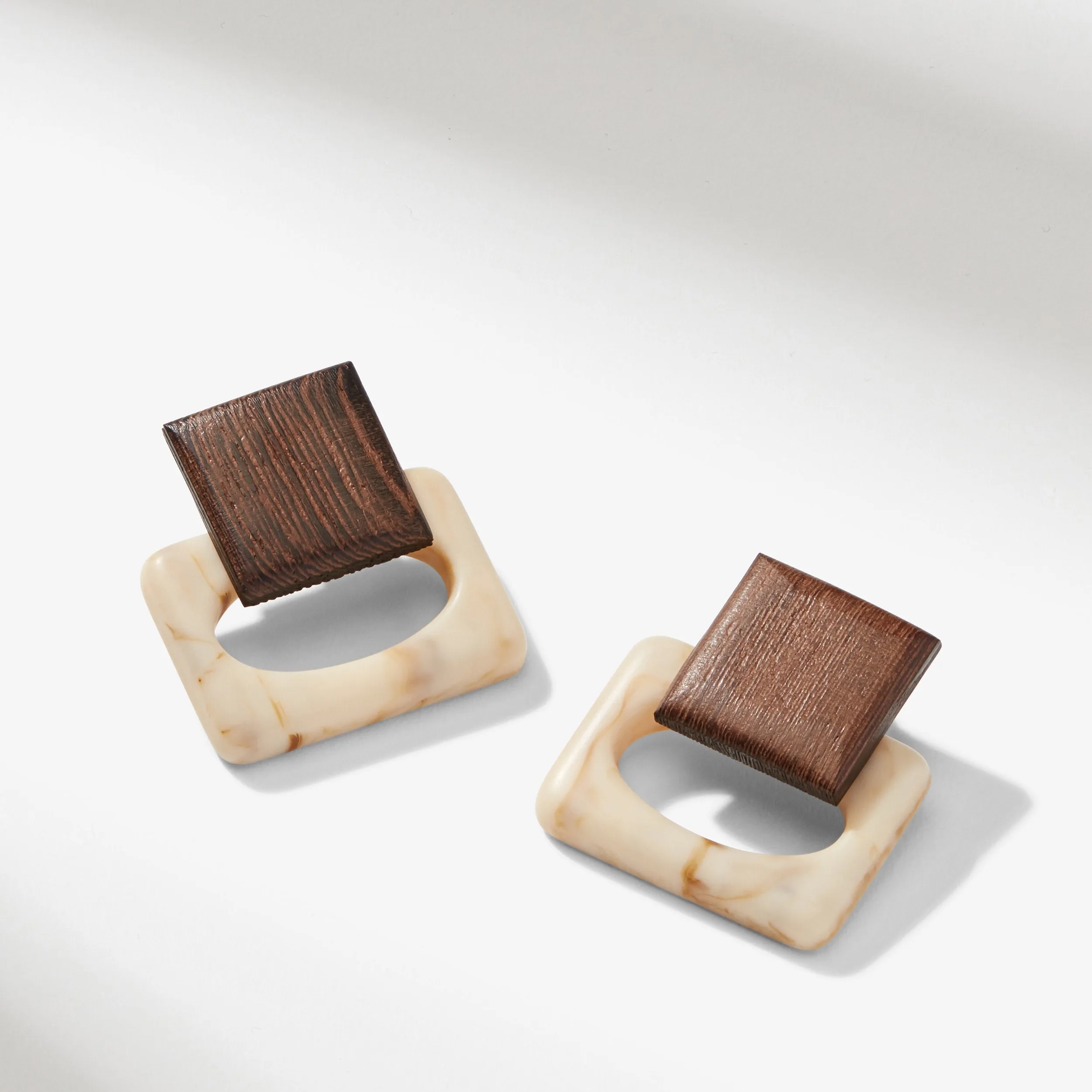Mardy Earrings :: Brown / Ivory