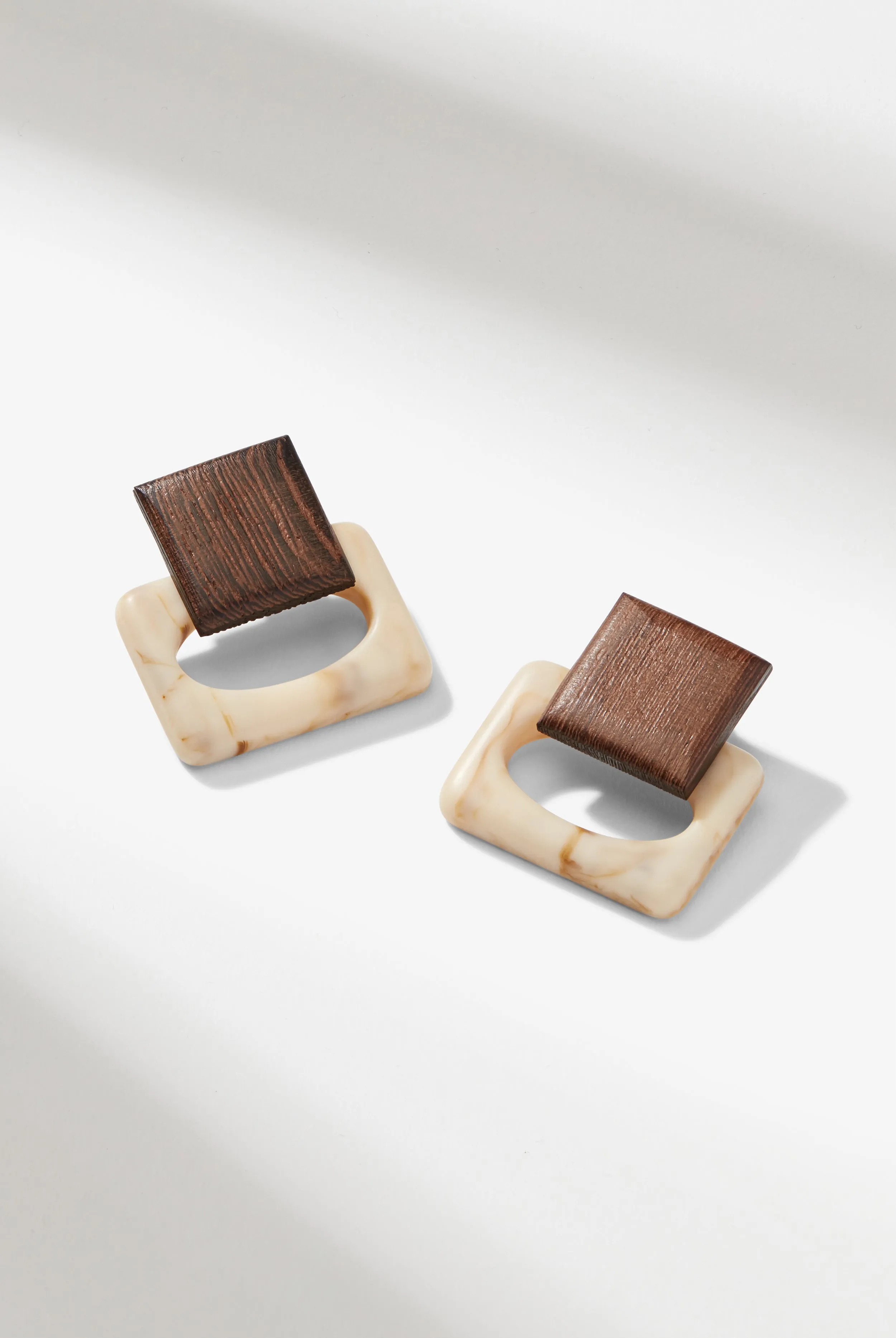 Mardy Earrings :: Brown / Ivory